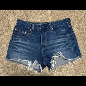 Levi’s 501 medium wash shorts W27. Probably haven’t been worn more than 5 times.